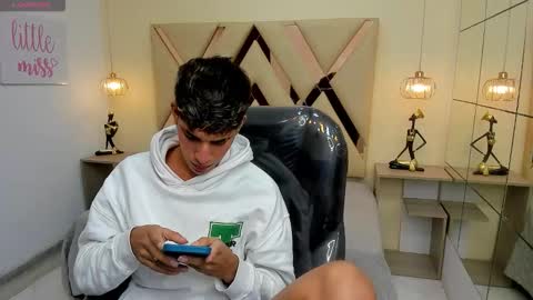 Snapshot of ferphoenix_ chatting on 02/06/26, 03:44 FER PHOENIX online show from 02/06/26, 03:44