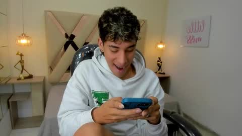 Snapshot of ferphoenix_ chatting on 03/06/26, 04:09 FER PHOENIX online show from 03/06/26, 04:09