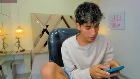 Snapshot of ferphoenix_ chatting on 03/07/26, 03:47 FER PHOENIX online show from 03/07/26, 03:47