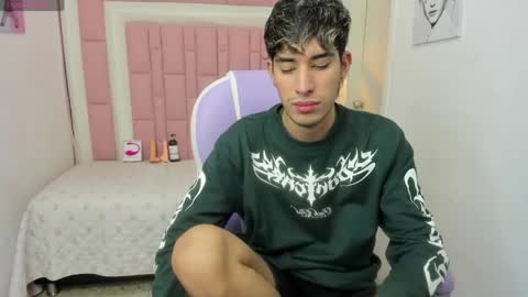 Snapshot of ferphoenix_ chatting on 04/10/26, 03:45 FER PHOENIX online show from 04/10/26, 03:45