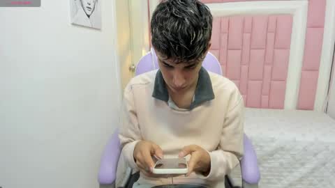 Snapshot of ferphoenix_ chatting on 04/12/26, 03:00 FER PHOENIX online show from 04/12/26, 03:00