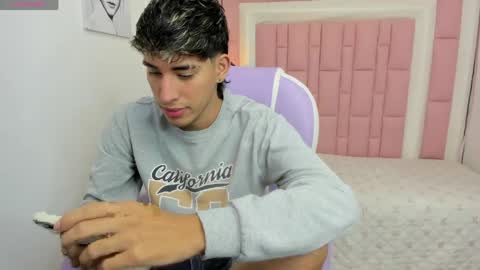 Snapshot of ferphoenix_ chatting on 04/14/26, 03:45 FER PHOENIX online show from 04/14/26, 03:45