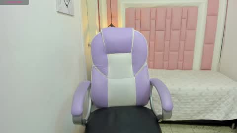 Snapshot of ferphoenix_ chatting on 04/16/26, 03:29 FER PHOENIX online show from 04/16/26, 03:29