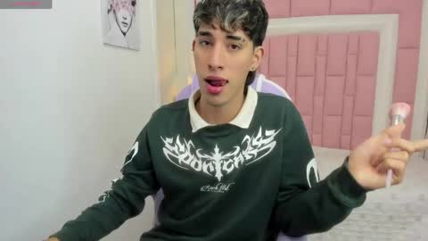 Snapshot of ferphoenix_ chatting on 04/17/26, 04:59 FER PHOENIX online show from 04/17/26, 04:59