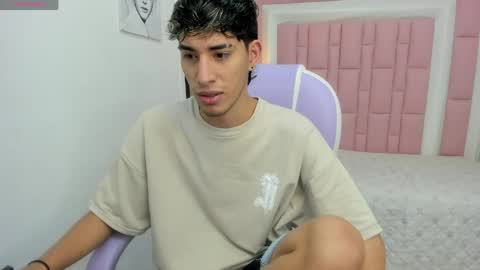 Snapshot of ferphoenix_ chatting on 04/21/26, 03:24 FER PHOENIX online show from 04/21/26, 03:24