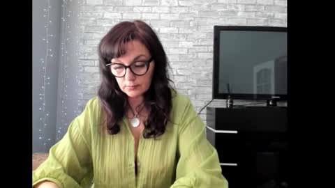 Snapshot of fey_bb chatting on 02/06/26, 06:29 Milana online show from 02/06/26, 06:29