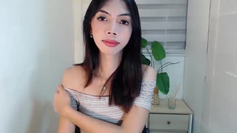 Snapshot of feyaaa chatting on 02/20/25, 12:52 feyaaa online show from 02/20/25, 12:52