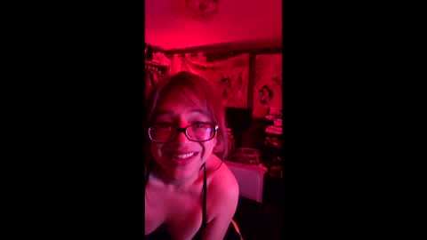Snapshot of feynomenal_xo chatting on 04/17/26, 02:36 feynomenal_xo online show from 04/17/26, 02:36