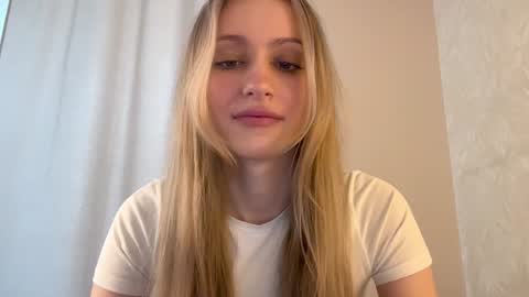 Snapshot of fflloowweerr chatting on 12/20/24, 06:50 Lisa online show from 12/20/24, 06:50