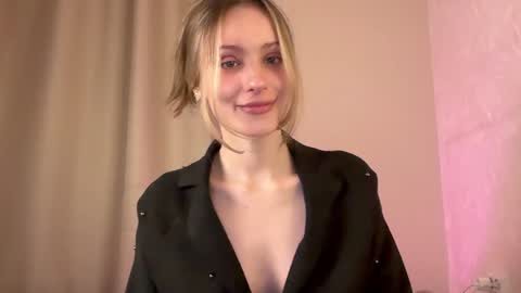 Snapshot of fflloowweerr chatting on 01/16/25, 12:53 Lisa online show from 01/16/25, 12:53