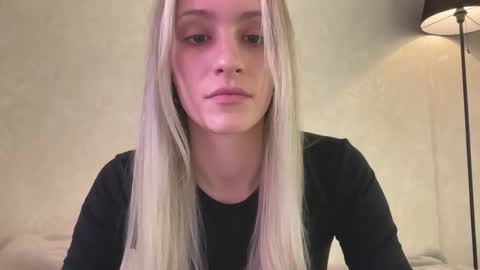 Snapshot of fflloowweerr chatting on 09/28/25, 08:09 Lisa online show from 09/28/25, 08:09