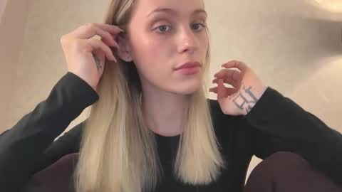 Lisa online show from 11/28/25, 08:17