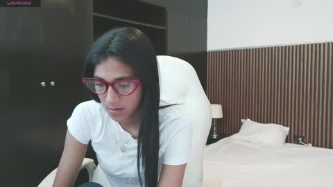 Snapshot of ffreyja_ chatting on 04/04/26, 06:27 Freyja online show from 04/04/26, 06:27