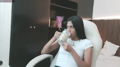 Snapshot of ffreyja_ chatting on 04/11/26, 01:21 Freyja online show from 04/11/26, 01:21