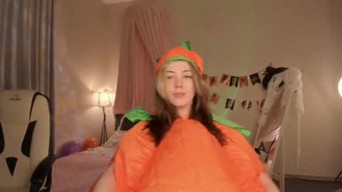 Filla online show from 10/31/25, 03:07