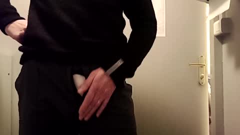 fifi010203 online show from 12/19/24, 05:51