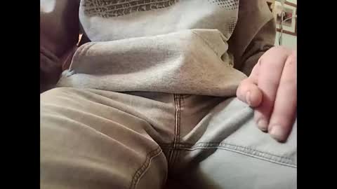 fifi010203 online show from 11/19/25, 07:52