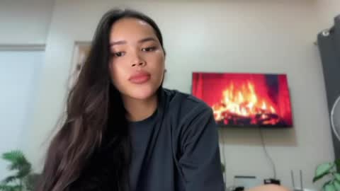 Snapshot of filipina_demure chatting on 04/14/26, 02:56 Sandy online show from 04/14/26, 02:56