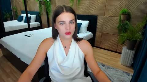 Snapshot of finalaccord chatting on 09/18/25, 10:17 Amanda online show from 09/18/25, 10:17