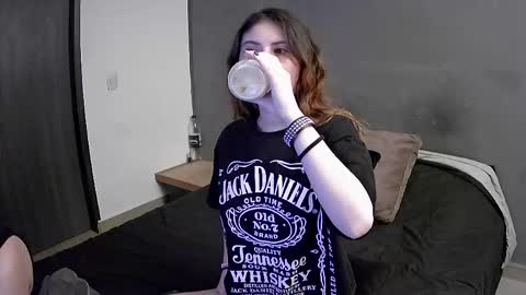 Snapshot of findiryts_2 chatting on 03/27/26, 08:09 Alice and Max online show from 03/27/26, 08:09