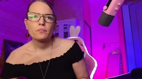 Snapshot of findom_lady_shine chatting on 06/05/26, 06:13 Lady online show from 06/05/26, 06:13