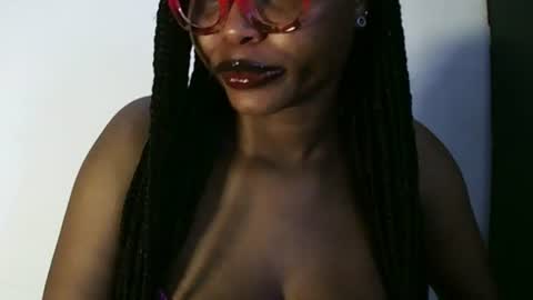 Snapshot of fine_juicyslut29 chatting on 07/05/26, 09:27 helena online show from 07/05/26, 09:27