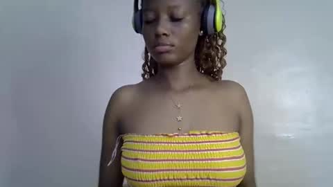 Snapshot of fine_slim chatting on 11/24/25, 01:22 slimmie online show from 11/24/25, 01:22