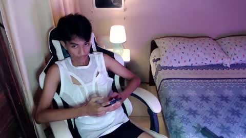 Snapshot of fineboii_rey18 chatting on 12/16/25, 05:34 fineboii_rey18 online show from 12/16/25, 05:34