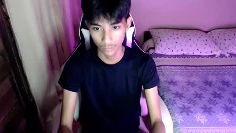 Snapshot of fineboii_rey18 chatting on 12/20/25, 12:45 fineboii_rey18 online show from 12/20/25, 12:45