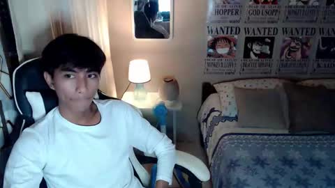 Snapshot of fineboii_rey18 chatting on 04/29/26, 04:44 fineboii_rey18 online show from 04/29/26, 04:44