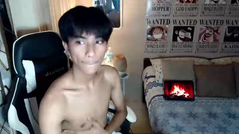 Snapshot of fineboii_rey18 chatting on 05/05/26, 03:09 fineboii_rey18 online show from 05/05/26, 03:09