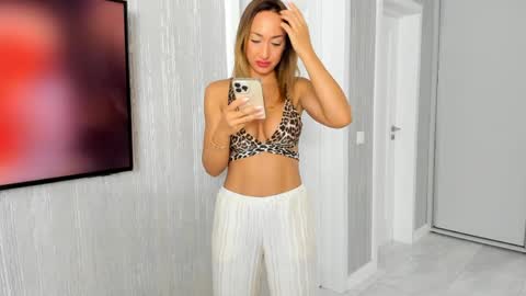 Snapshot of finestchantilly chatting on 04/10/26, 06:07 FinestChantilly online show from 04/10/26, 06:07