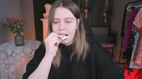 fiora online show from 01/12/25, 05:03