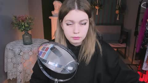 fiora online show from 01/12/25, 08:04