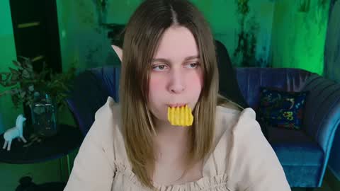 fiora online show from 02/06/25, 01:43