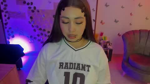 Snapshot of fiore_sanz chatting on 03/17/26, 03:00 online show from 03/17/26, 03:00