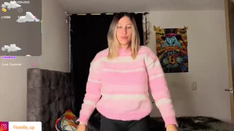 Snapshot of fiorella_up1 chatting on 10/23/25, 01:27 F I O R E L L A  online show from 10/23/25, 01:27