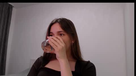 fireflies_fly_ online show from 11/11/25, 06:52