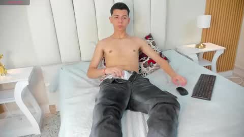 Nicolas online show from 11/02/25, 01:46