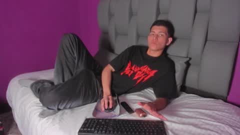 Nicolas online show from 12/22/25, 08:39