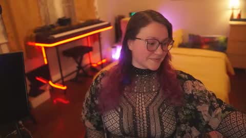 Snapshot of fireproofcuriousity chatting on 12/18/25, 05:35 Lio Roxy online show from 12/18/25, 05:35