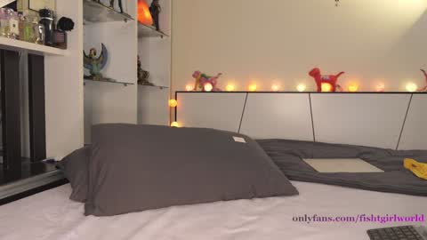 Snapshot of fishtgirlworld chatting on 02/08/25, 03:31 Tia online show from 02/08/25, 03:31