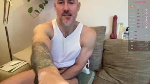 Snapshot of fit_rubinho chatting on 12/29/24, 08:44 Rubn online show from 12/29/24, 08:44