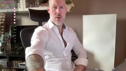 Snapshot of fit_rubinho chatting on 01/02/25, 09:22 Rubn online show from 01/02/25, 09:22