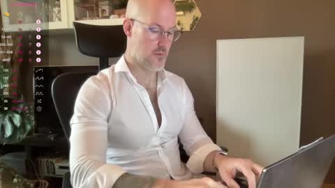 Snapshot of fit_rubinho chatting on 01/22/25, 08:51 Rubn online show from 01/22/25, 08:51