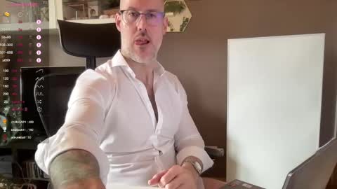 Snapshot of fit_rubinho chatting on 01/22/25, 12:38 Rubn online show from 01/22/25, 12:38