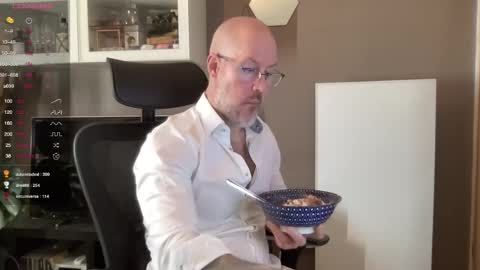 Snapshot of fit_rubinho chatting on 02/12/25, 03:38 Rubn online show from 02/12/25, 03:38