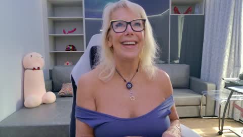 Snapshot of fitcougarcb chatting on 03/30/26, 05:58 Bianca online show from 03/30/26, 05:58