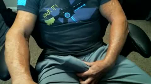 Snapshot of fitguy40 chatting on 04/22/26, 03:20 fitguy40 online show from 04/22/26, 03:20