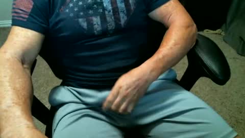 Snapshot of fitguy40 chatting on 06/17/26, 03:31 fitguy40 online show from 06/17/26, 03:31